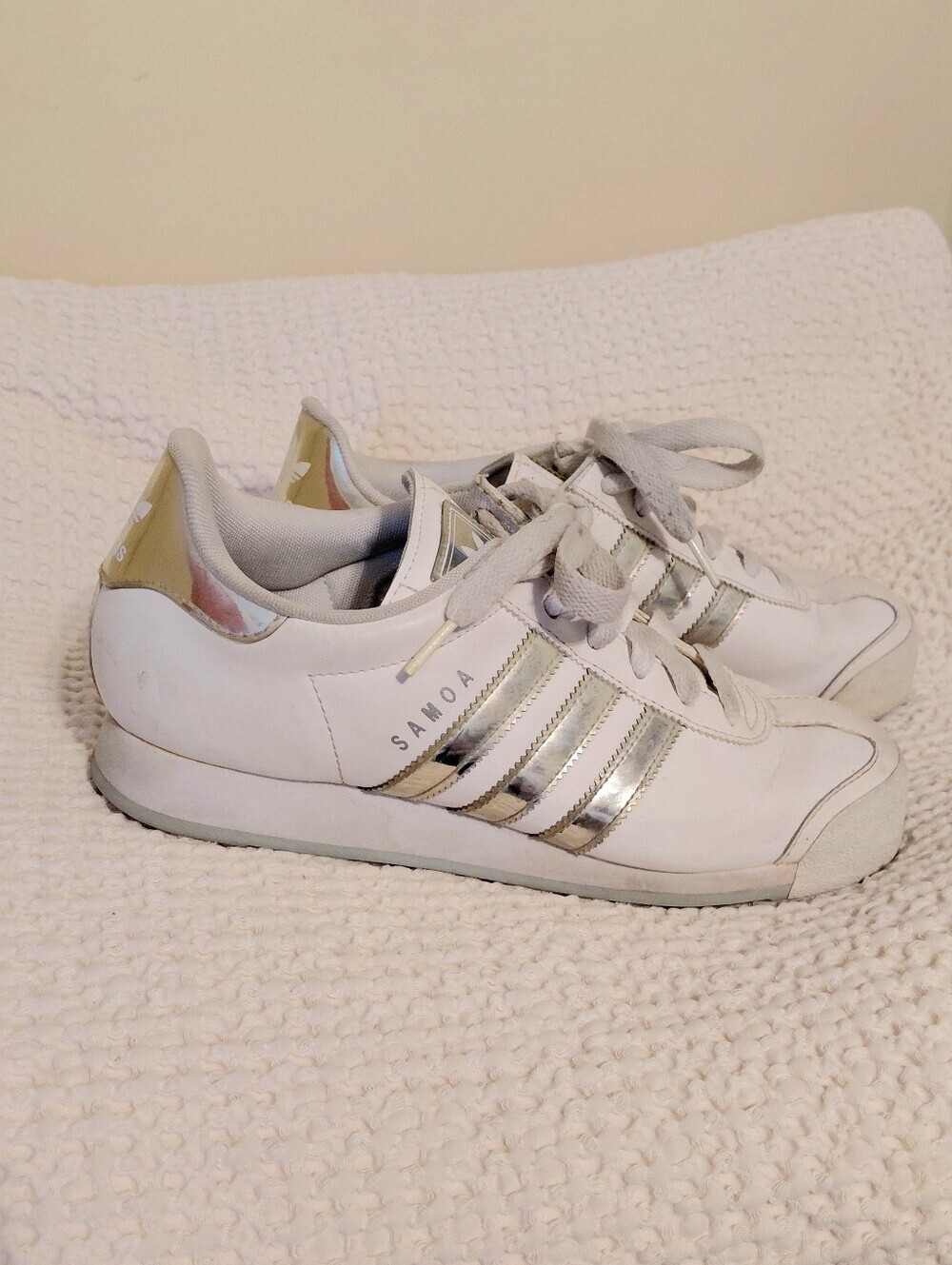Adidas SAMOA Trendy white With Silver Size 8 Minimalist Sneakers